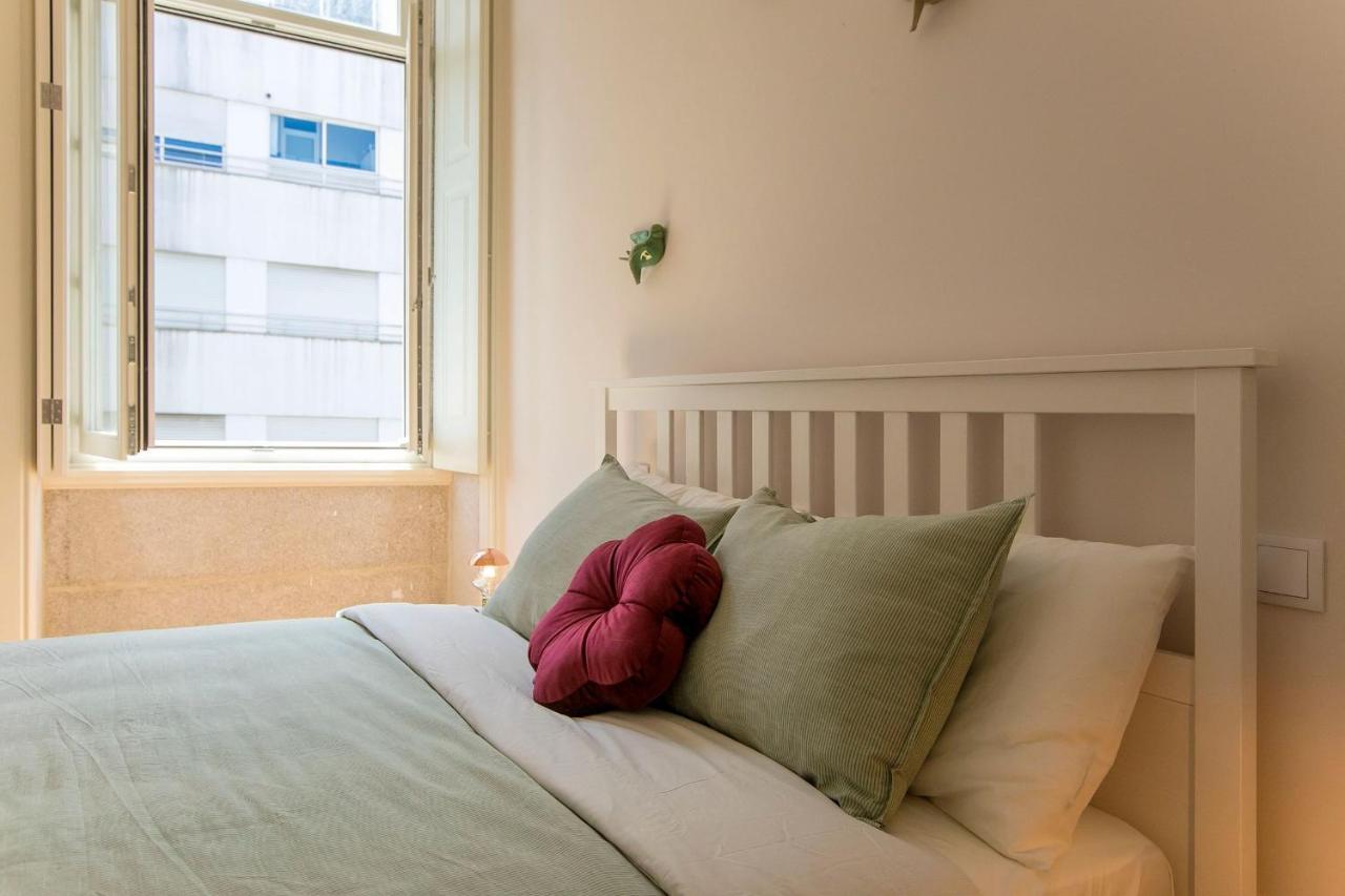 Lovelystay - 2Br Flat With Ac In Duque De Loule ポルト エクステリア 写真