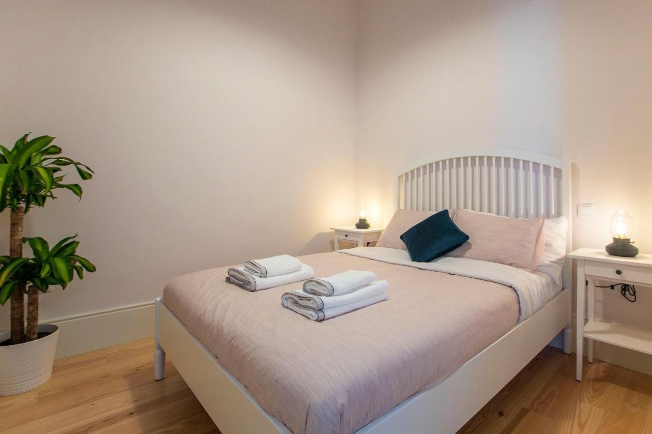 Lovelystay - 2Br Flat With Ac In Duque De Loule ポルト エクステリア 写真